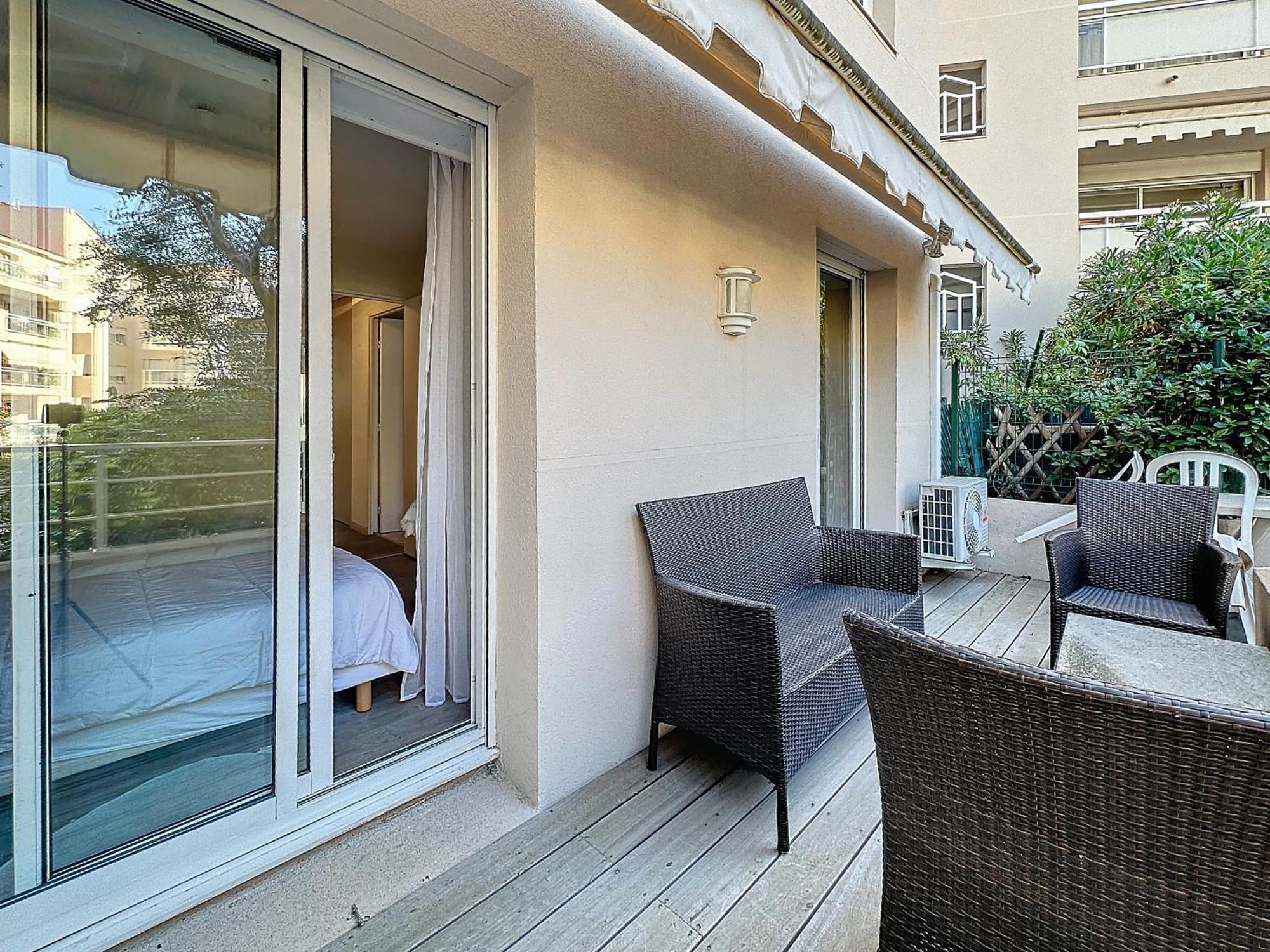 90m2 Terrasse, Piscine, Garage, 2 Appartement *