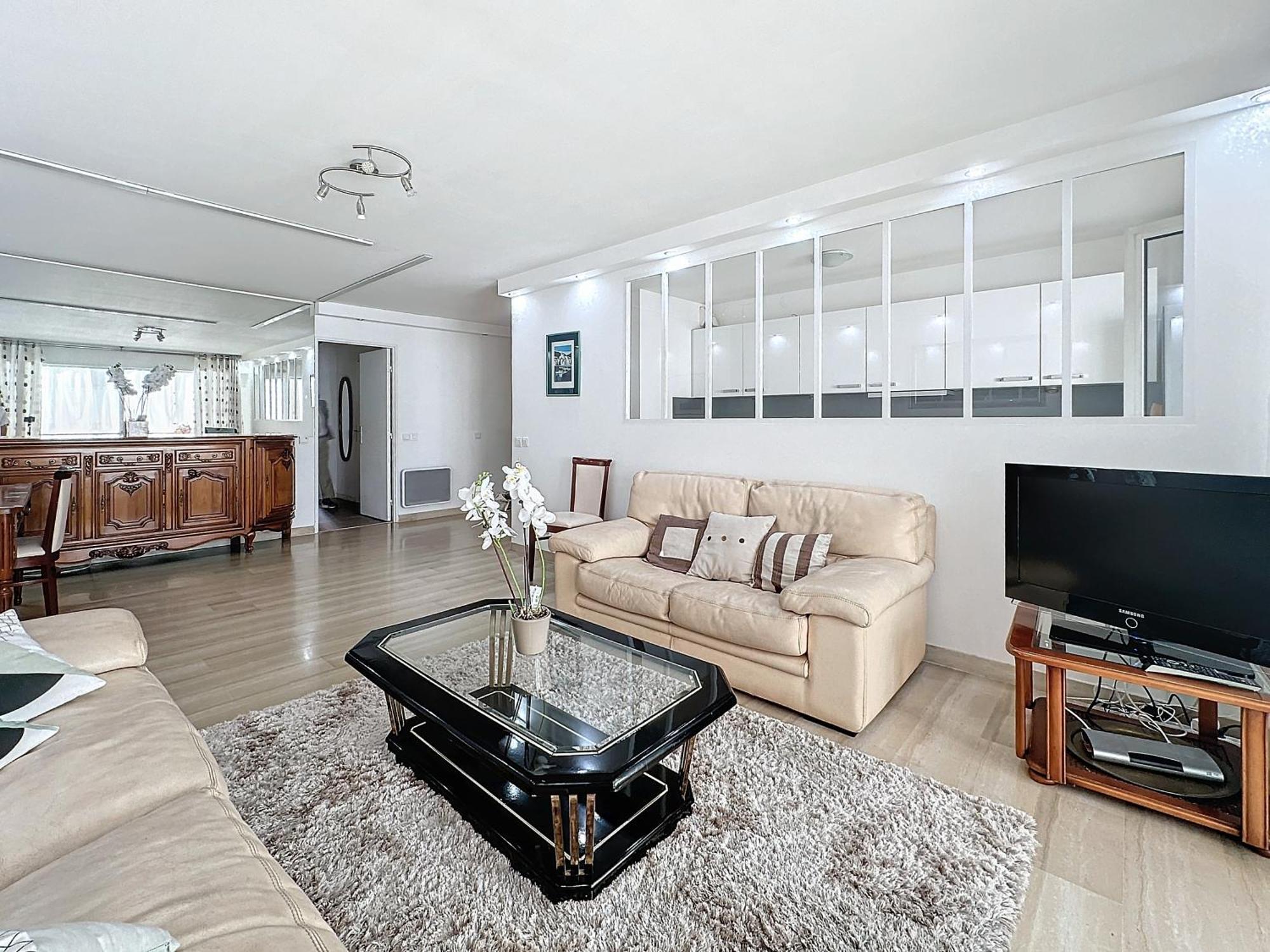 90m2 Terrasse, Piscine, Garage, 2 * Cannes